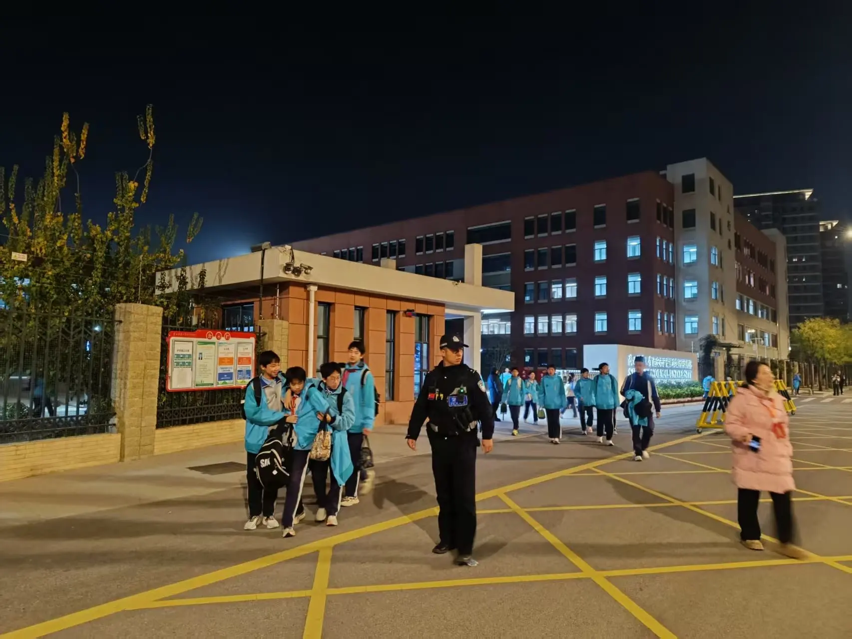 从“一道岗”到“一张网”
西安公安浐灞分局“金盾护苗”专项行动走深走实