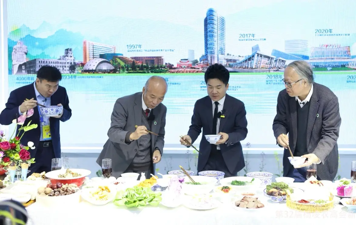 董宇辉走进农高会，带“火”了啥？