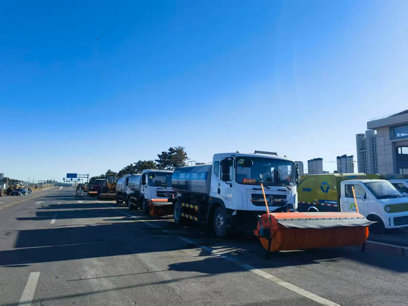 下好清雪“先手棋”：朝阳环境集团道路机扫分公司提前进入应战状态