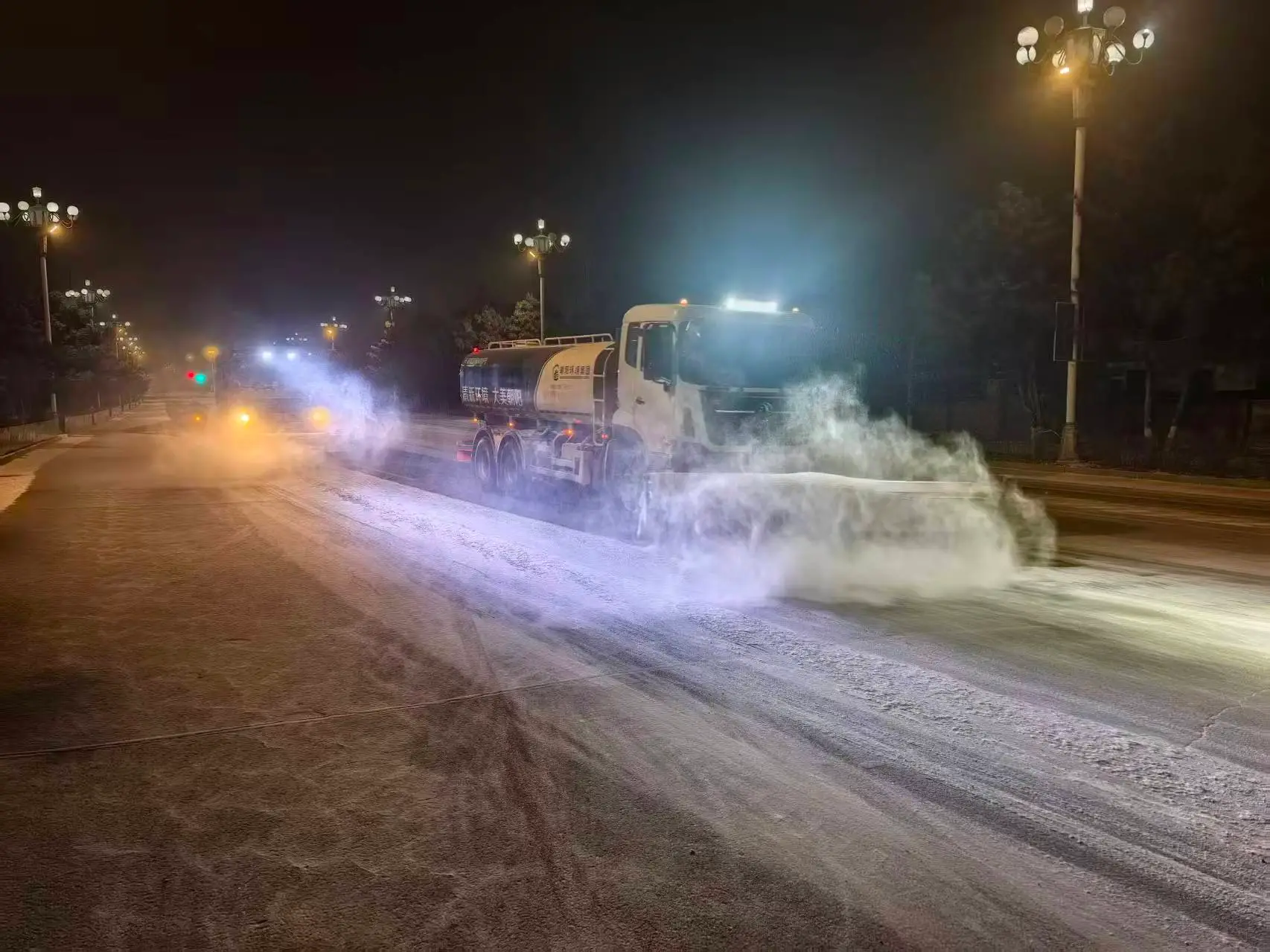 顶风战雪 朝阳环境集团道路机扫分公司除雪攻坚图片展示