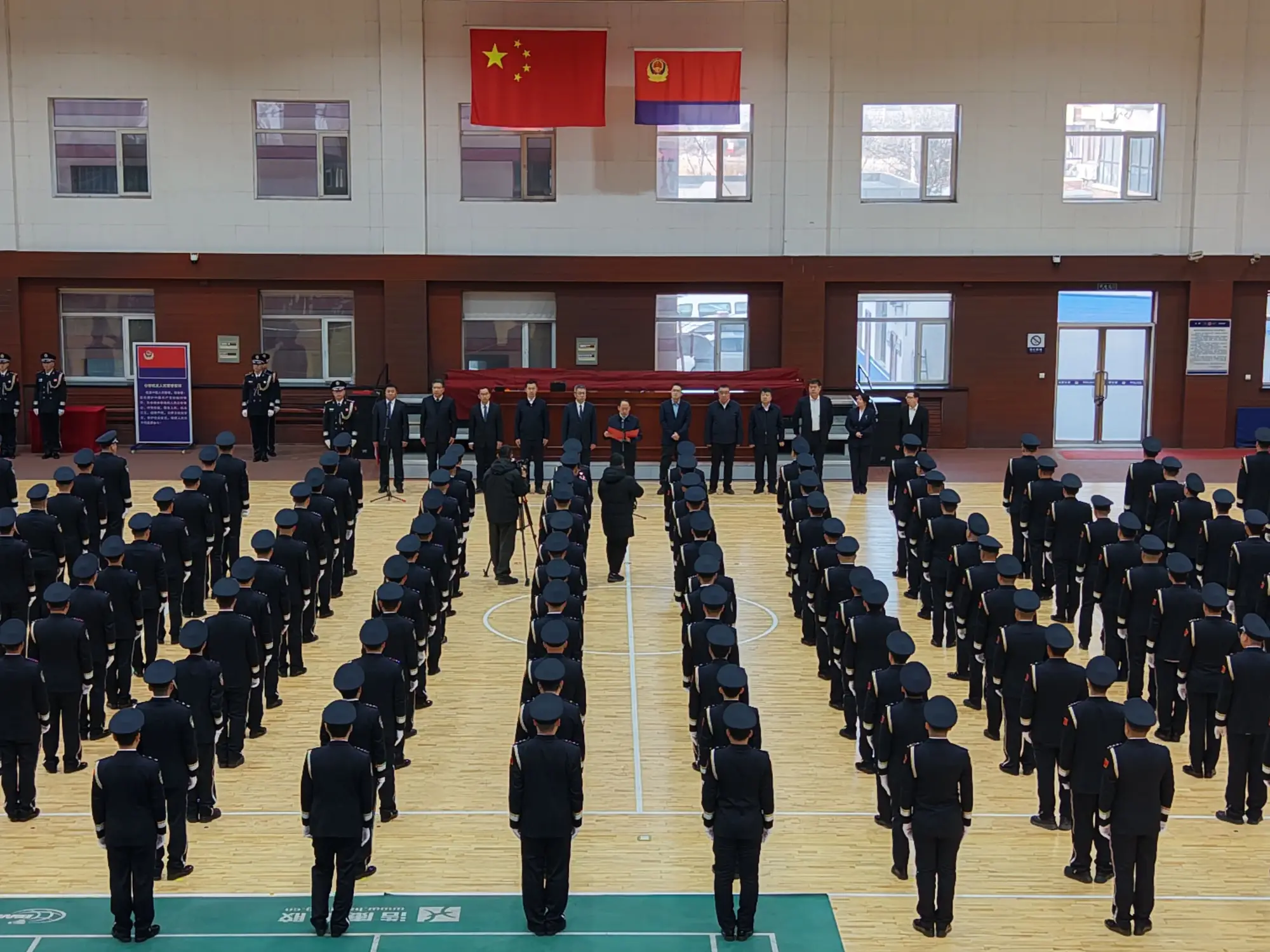 北票市举行庆祝第六个“中国人民警察节”向警旗宣誓仪式