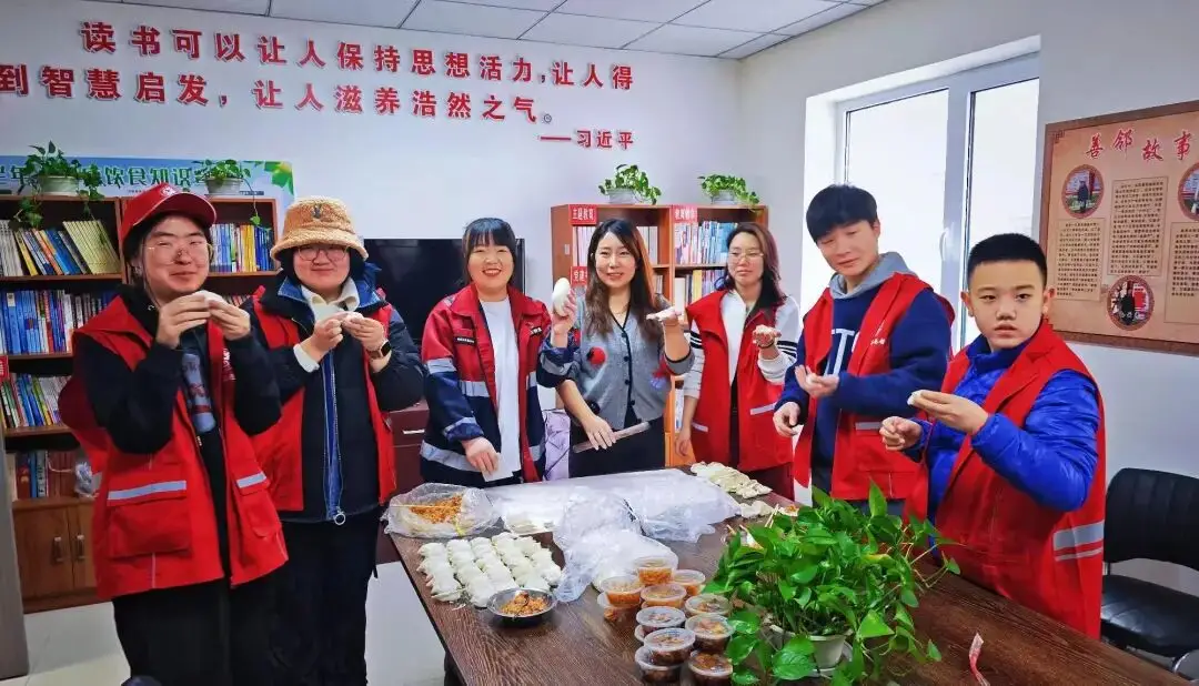 朝阳环境集团安洁物业公司开展“情暖小年，饺香传意”主题活动
