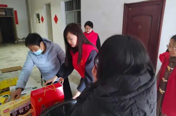 陕西移动秦都分公司开展“学雷锋 送温暖”活动 情暖独居老人心