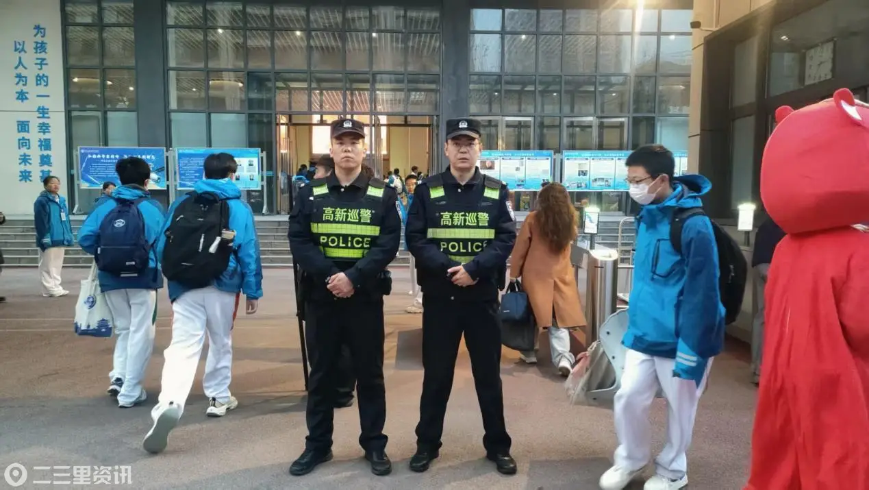 无人机高空巡查+定点值守  高新特警开学护学 安全感拉满