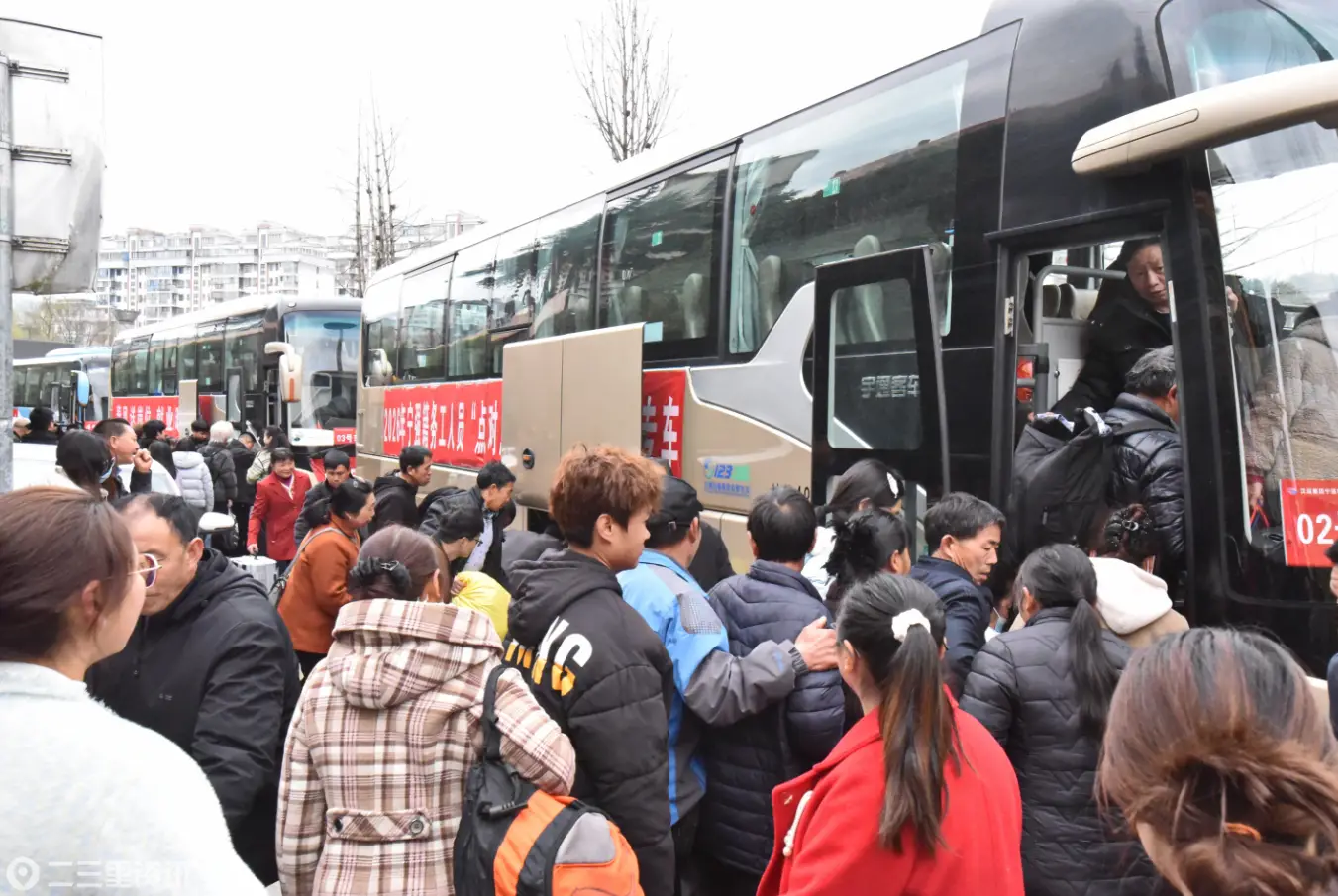 宁强开启直通车“点对点”护送务工人员赴江苏就业