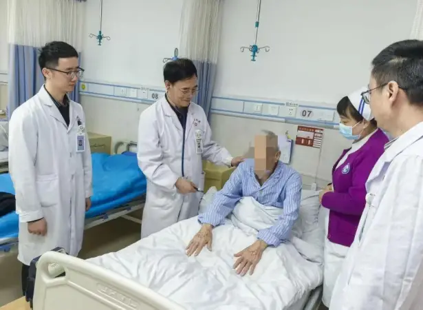 96岁老人肠扭转坏死病危——陕西中医药大学第二附属医院普外肝胆二科成功施救