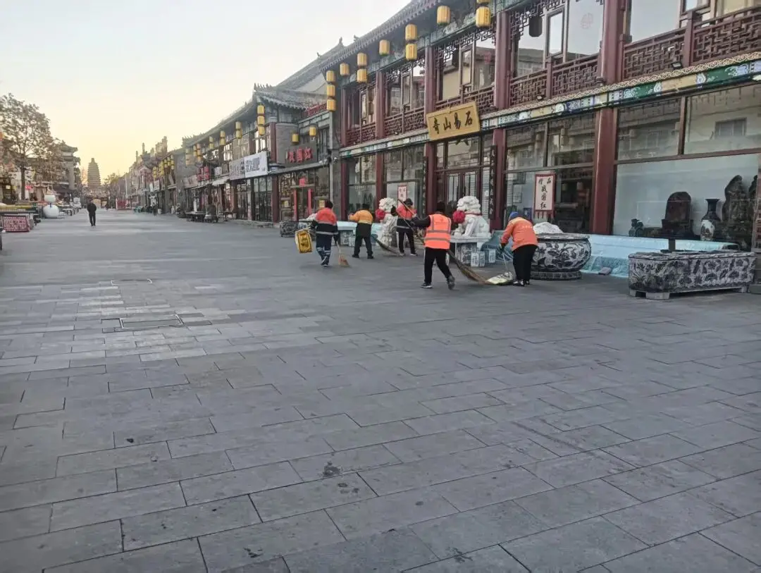 秧歌汇演展风采，环卫坚守护洁净——朝阳环境集团道路机扫分公司全力保障秧歌汇演环境卫生