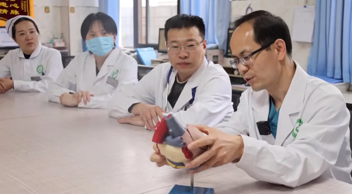 【门诊故事】他以医者担当，守护群众心血管健康