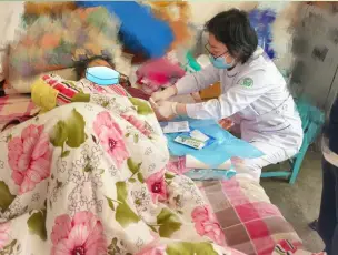 暖心！二一五医院血液内科把“诊室”搬进 八旬老人的家