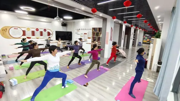 “舞韵绽芳华 健康伴同行” 秦都区渭滨街道永昌路社区瑜伽舞韵班第十三期顺利开班