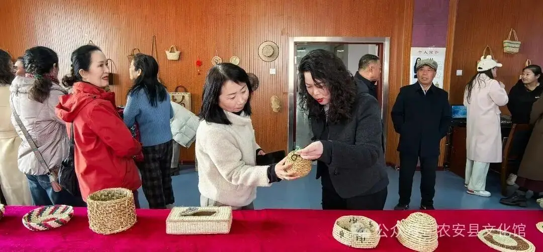草木织韵 纸剪风华——曲氏草编 × 于氏剪纸非遗交流展