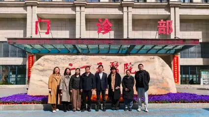 西藏民族大学医学院院长石镜明莅临二一五医院开展教学督导工作