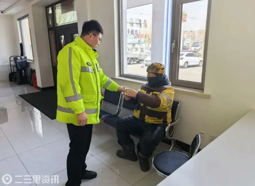 【我为群众办实事】一杯热水暖人心 乾安交警办实事