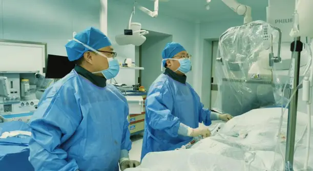 咸阳彩虹医院内科团队开展冠状动脉冲击波球囊钙化碎裂术