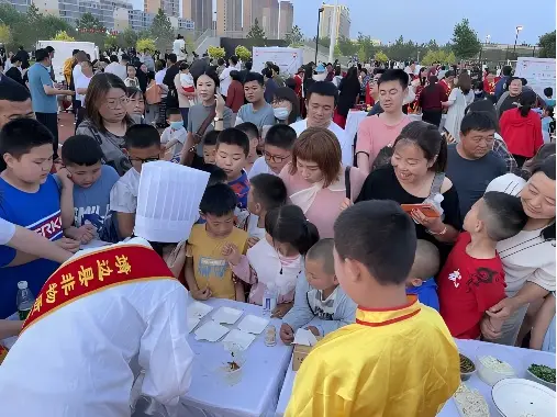 靖边非遗传承故事：三代人熬一锅骨香— 王虎成猪排骨馆的四十年烟火路