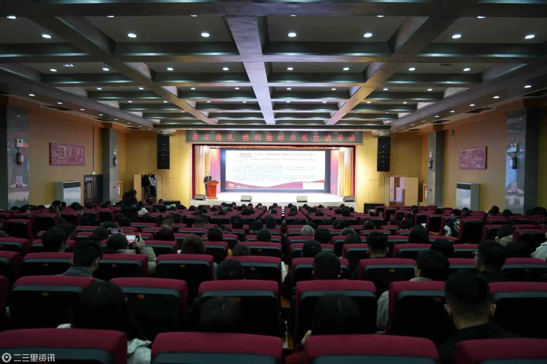 理论搭台文艺唱戏 法治文明浸润靖边