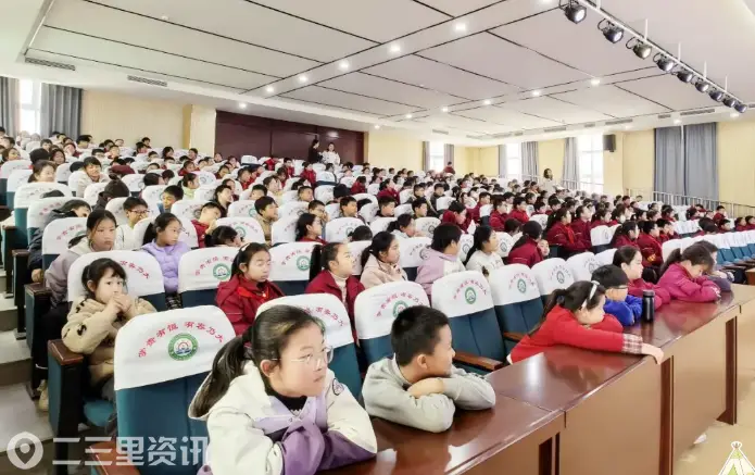 汉中市人民院走进汉台区恒大小学开展“科普进校园”健康讲座活动