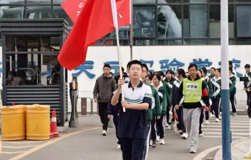 略阳县天立实验学校举办远足拉练暨研学实践活动