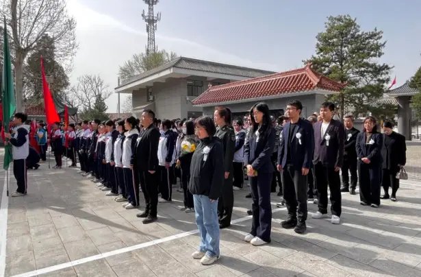 陕西移动淳化分公司青年员工清明祭英烈 汲取红色力量筑牢通信根基