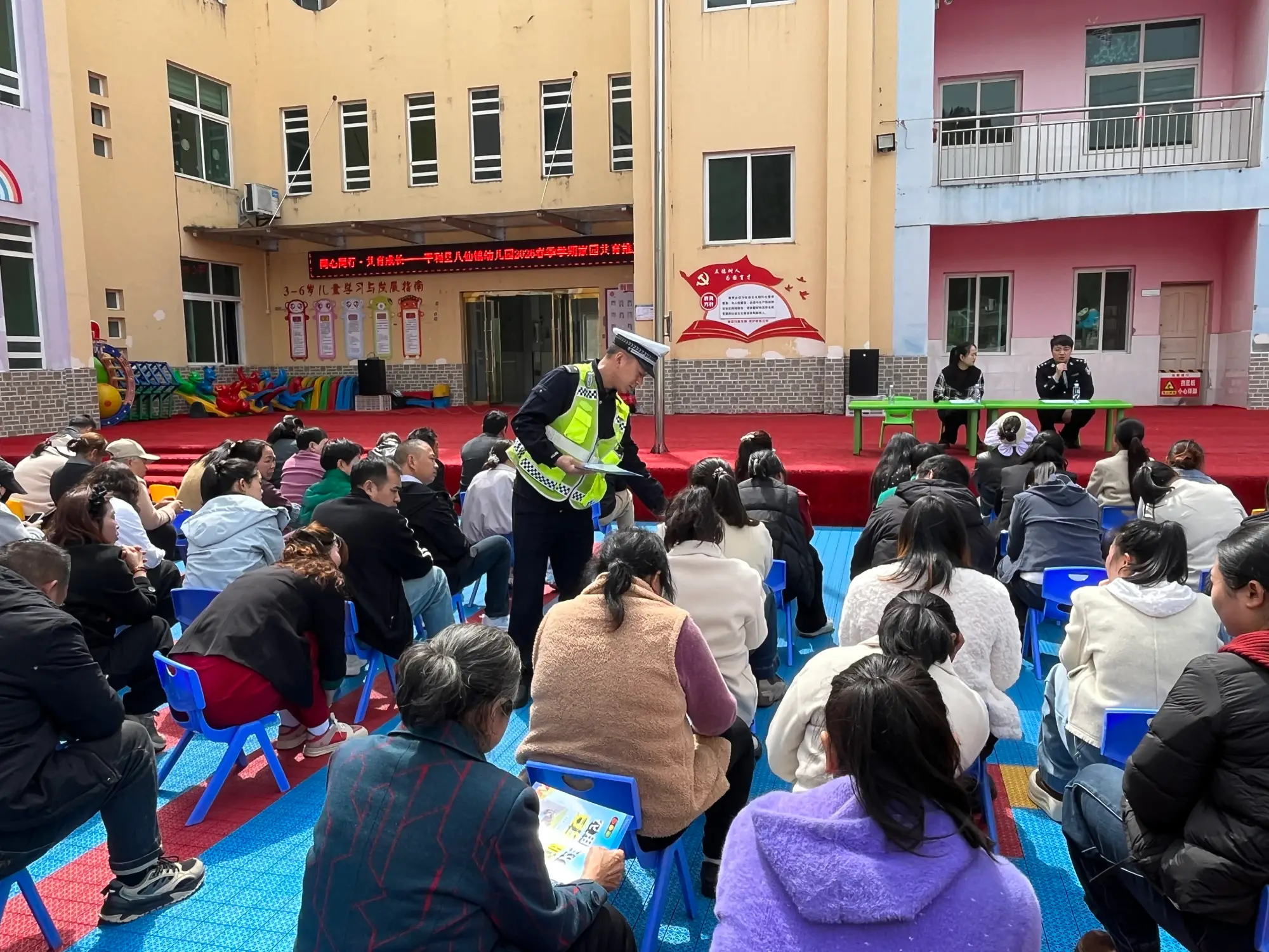 平利公安：双管齐下护平安 筑牢交通安全线