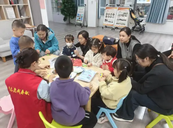 秦都区渭滨街道永昌路社区开展“悦读·巧手·乐成长”主题活动