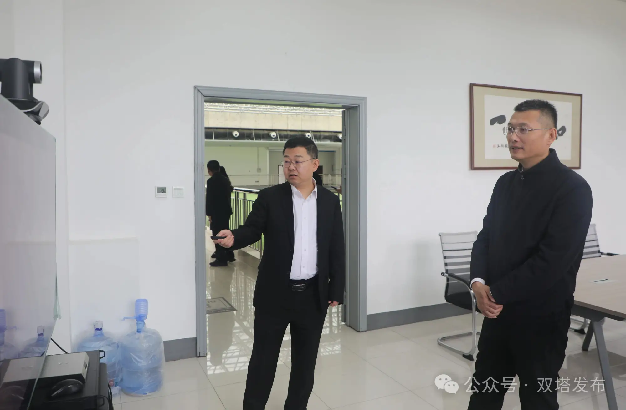 双塔区委书记高飞到双塔区跨境电商产业园开展调研