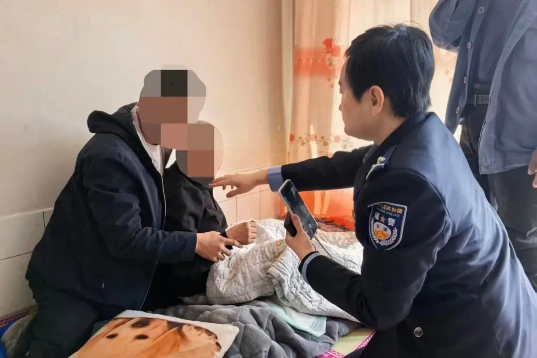 辽宁朝阳：桃花吐派出所上门办证解民忧 贴心服务架起警民“连心桥”