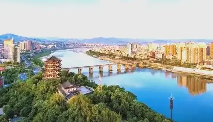 共建健康城镇 共筑健康防线——区卫健局开展第38个爱国卫生月活动