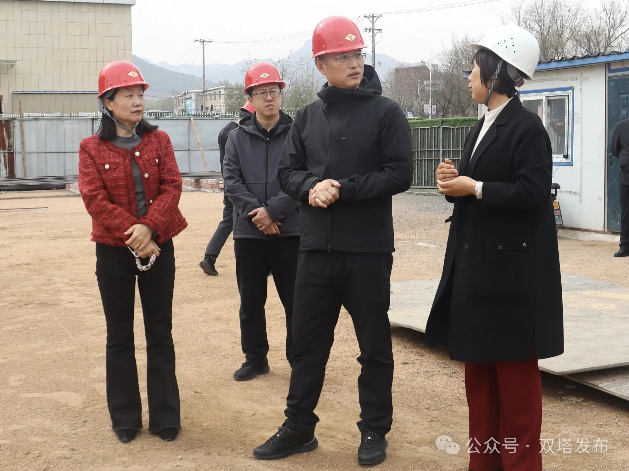 双塔区委书记高飞到双塔区部分企业及重点项目现场调研