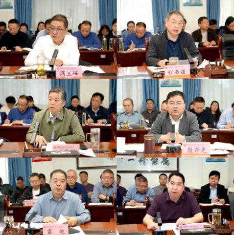 校领导结合主题带头研讨