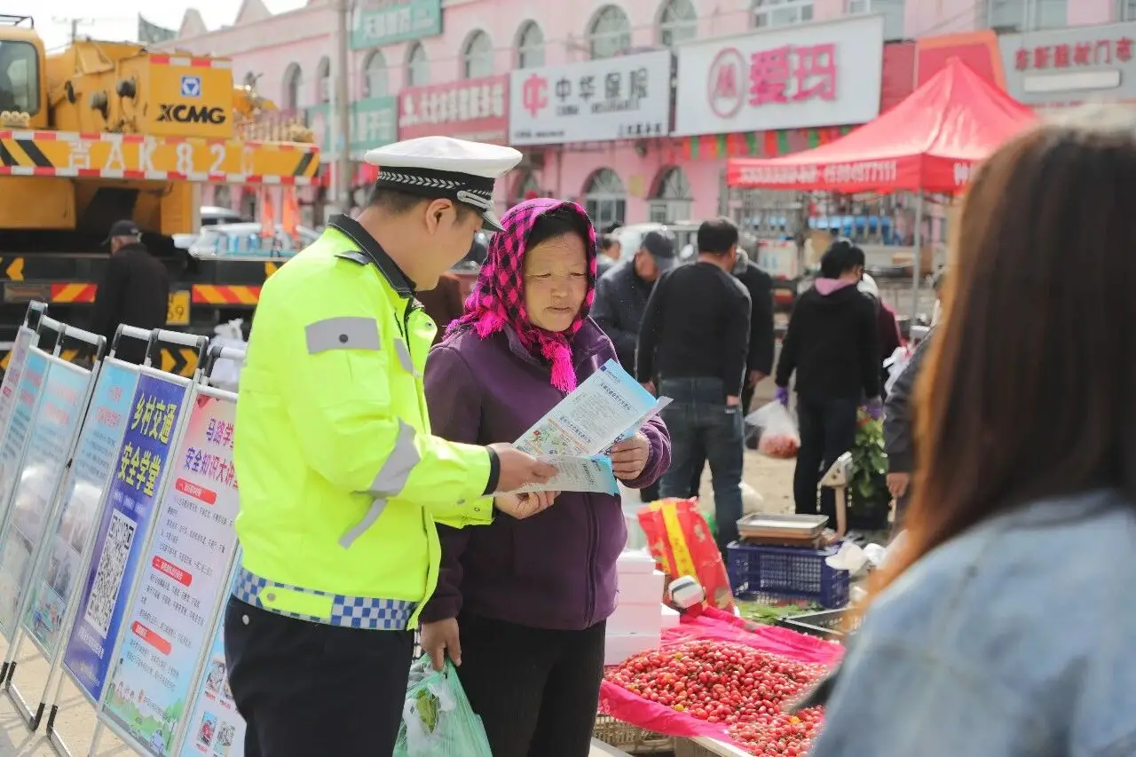 五严禁五严管五必须 |“进大集”交通安全“不打烊”朝阳交警乡村学堂开课啦