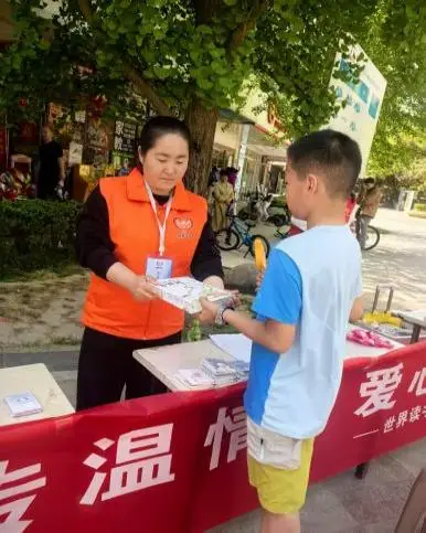 书香传温情 爱心助成长 —高新区开展世界读书日爱心捐赠入户活动