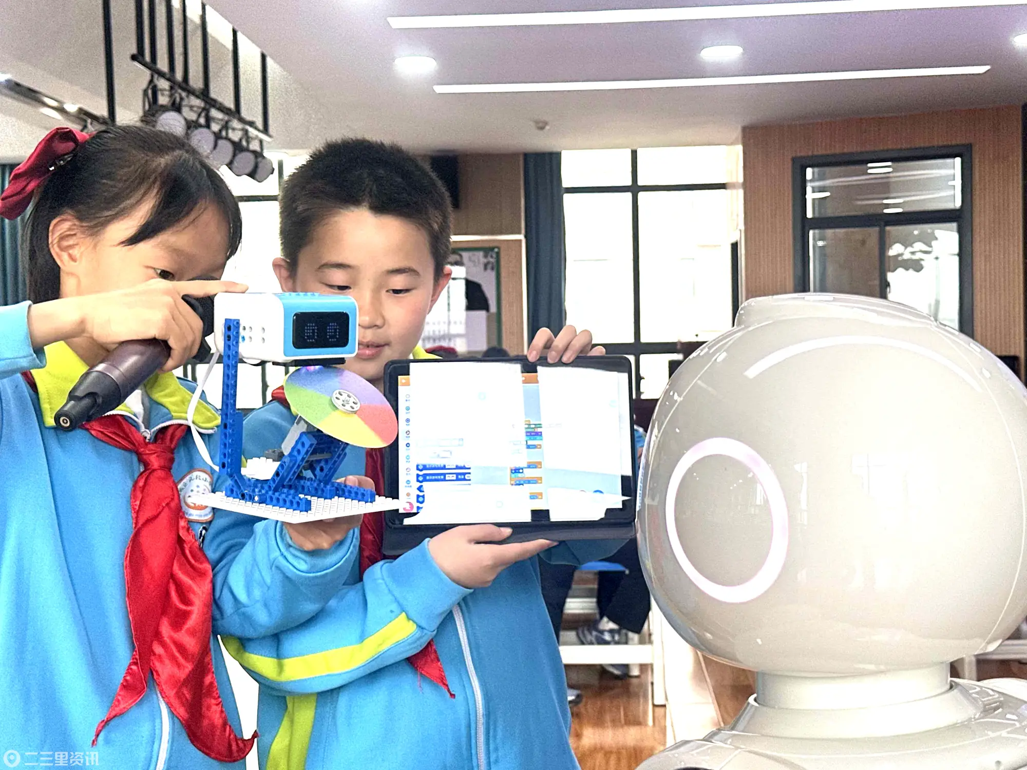 咸阳市教育信息化大篷车走进渭城 赋能 教师数字化应用能力提升