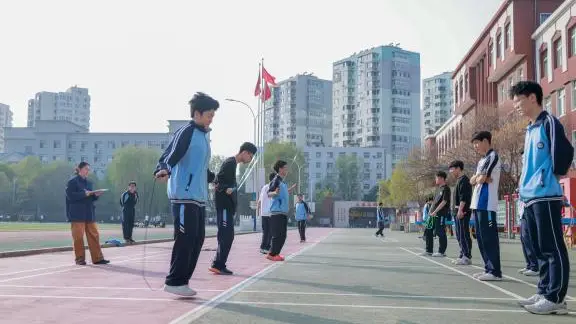 朝阳二高 体育燃情赴赛场，青春逐梦向未来