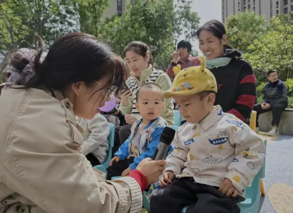 小手捧书香  童心护地球 ——秦都区渭滨街道锦程社区开展世界读书日暨地球日主题活动