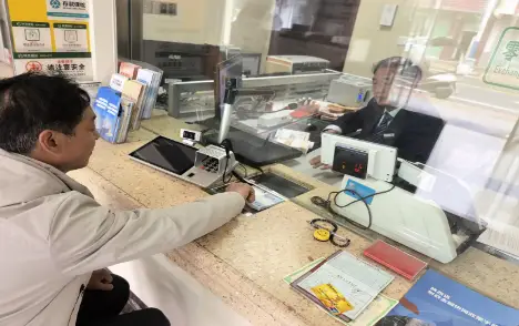 西乡农商银行峡口支行用心办好群众零钱兑换“关键小事”