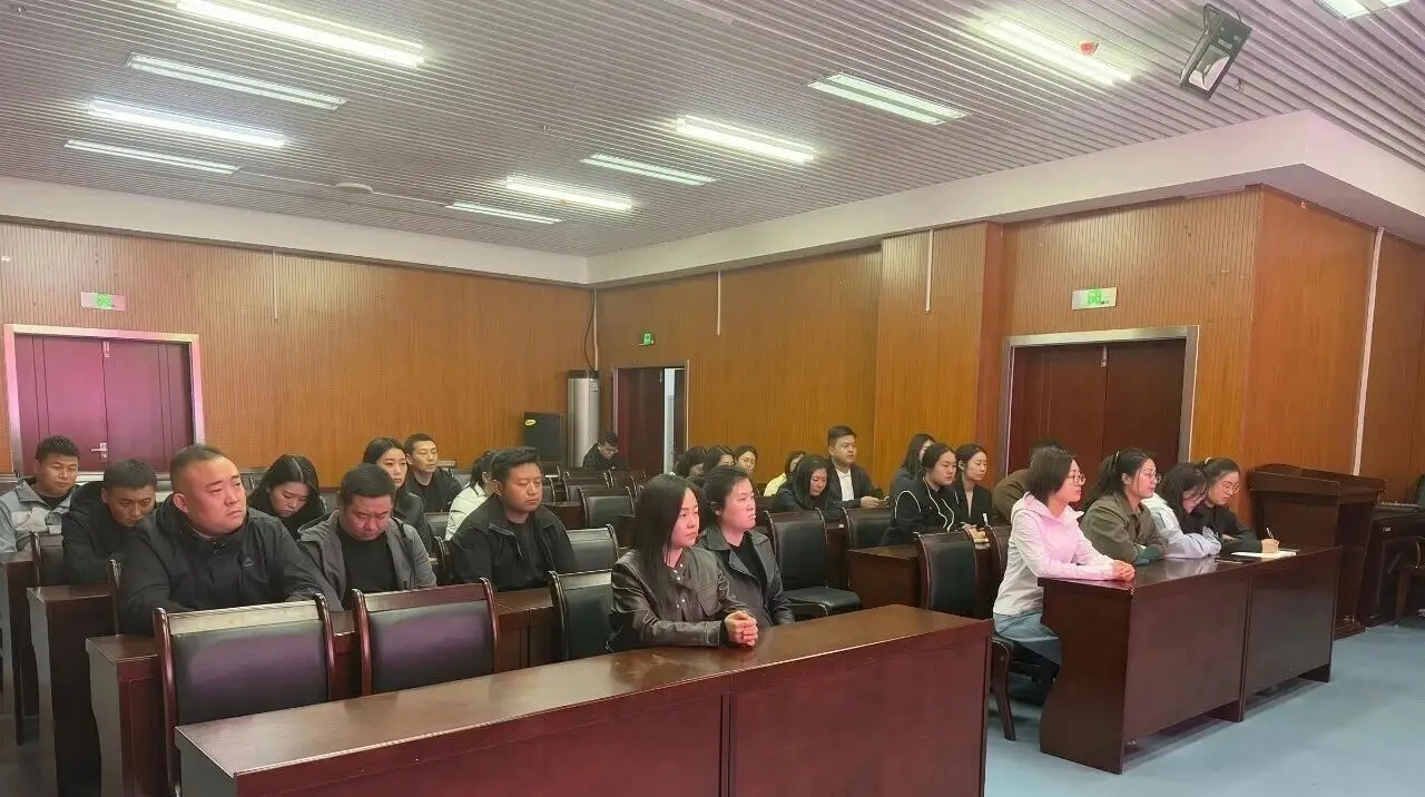 品读红色经典 彰显青年担当