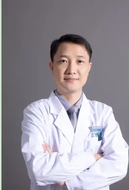 告别眼镜自由！咸阳爱尔严展军主任，17年匠心铸就精准摘镜天花板