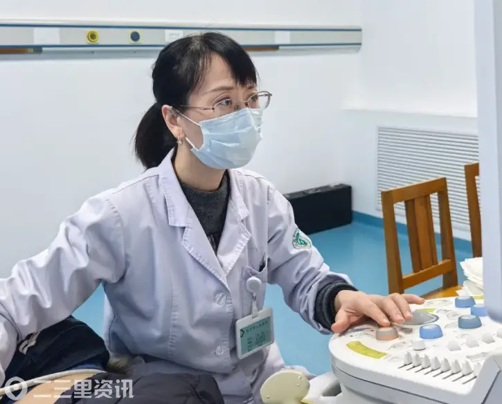 汉中市人民医院超声诊疗室里的“暖心捕手”——主治医师张丽