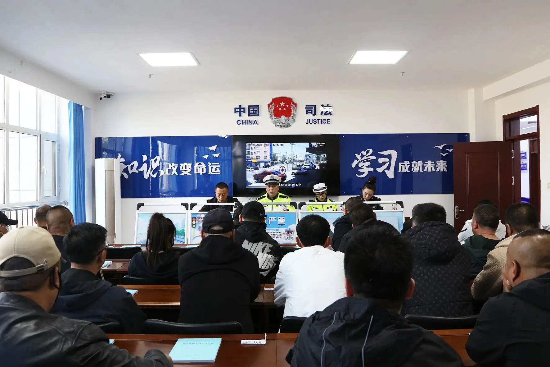北票交警开展“五严管五严禁五必须”专项整治宣教工作