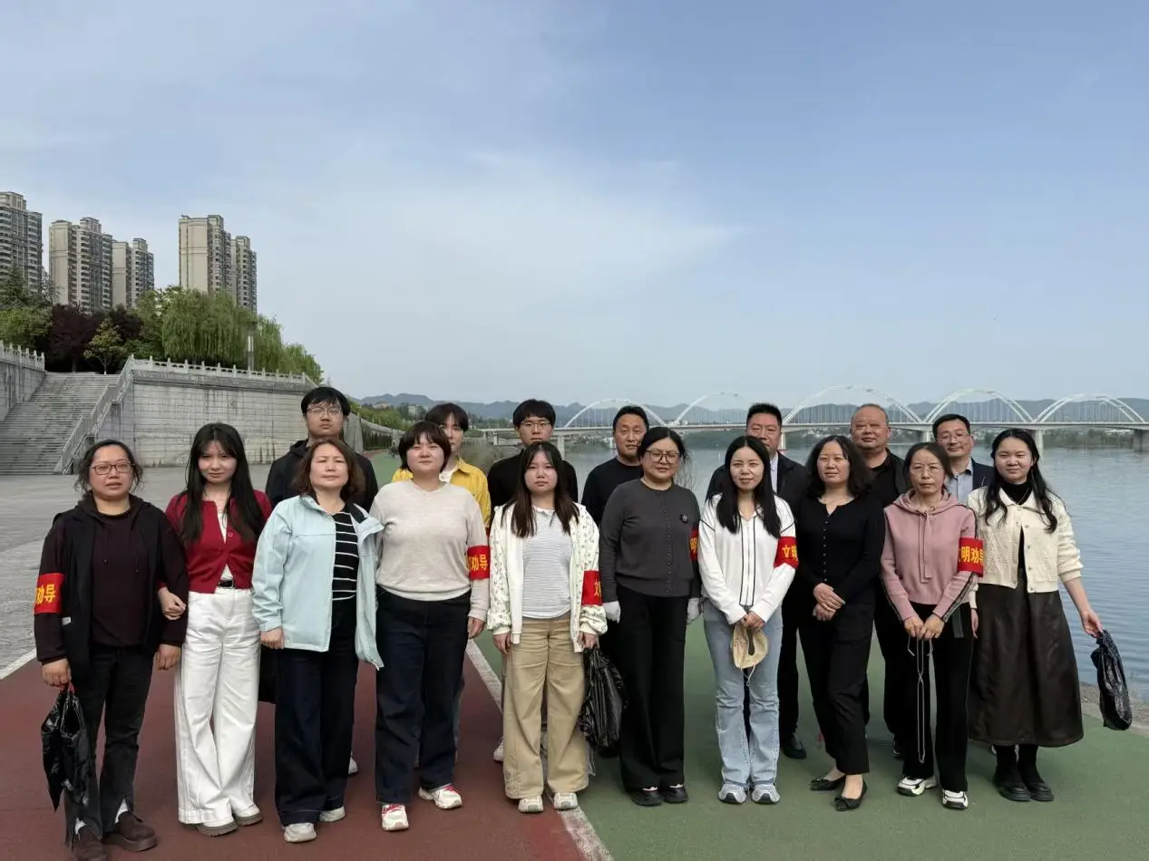 汉滨区统计局党支部开展“守护一江清水，擦亮城市文明”主题党日活动