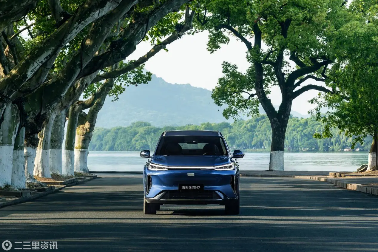 “主流精品电混SUV引领者”吉利银河M7远航家引领美好生活