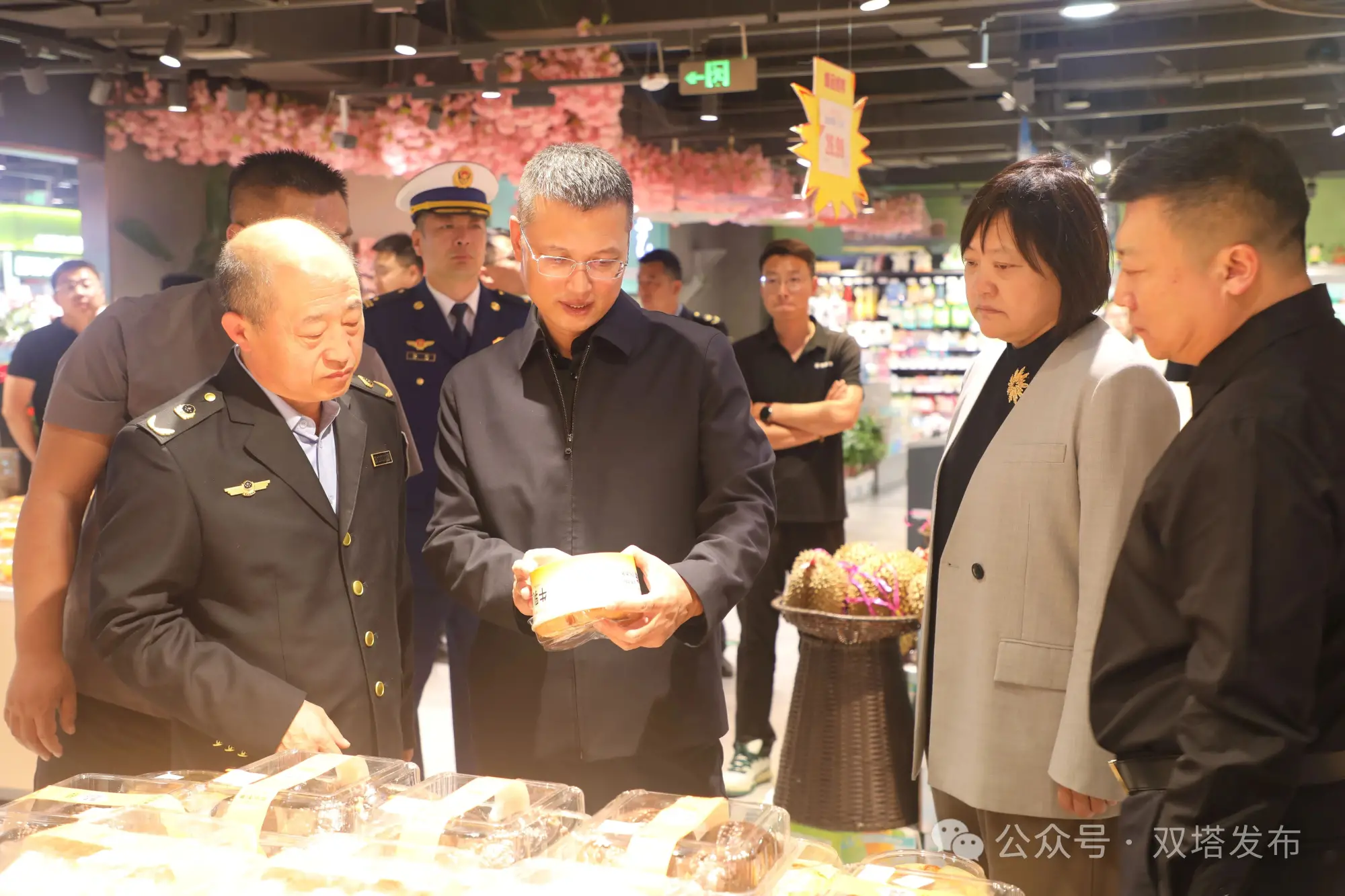 双塔区委书记高飞督导检查安全生产和市场保供工作