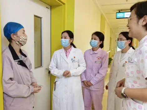 暖心关怀，情暖患儿——咸阳彩虹医院第八党支部用爱心为困境家庭撑起希望