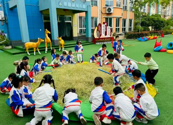 勉县翠园路幼儿园实践活动“油菜变身记”