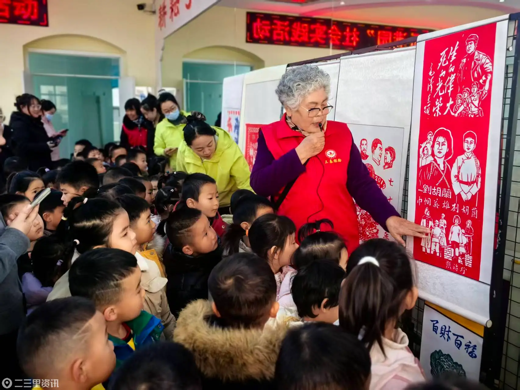 靖边宇文路社区:母爱温润染银发 志愿温情暖社区 
