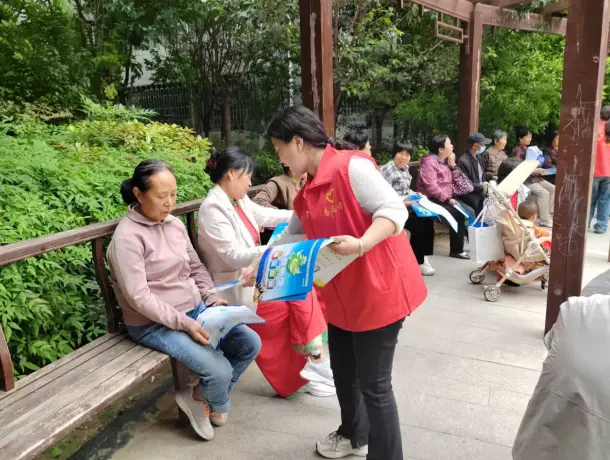 理论宣讲润邻里 文艺相伴暖人心 ——秦都区陈杨寨街道钓鱼台西路社区开展“百人千场进万站”理论宣讲活动