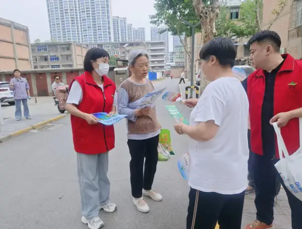 防灾减灾守防线 平安宣传进社区 ——秦都区渭滨街道多个社区开展“5・12”防灾减灾宣传活动