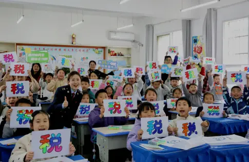普法春风润天汉 法治公平入人心 ——汉中市税务局多维度推进税收普法