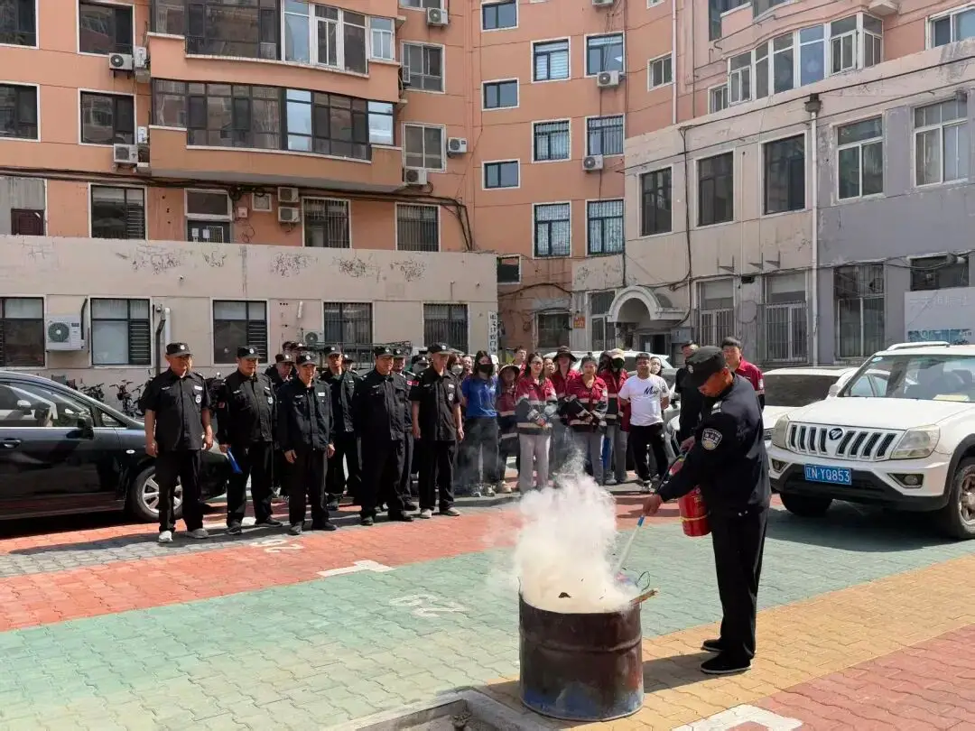 防患于未“燃” ，朝阳环境集团安洁物业公司联合双塔区应急管理局、玫瑰社区开展牡丹花园消防应急演练